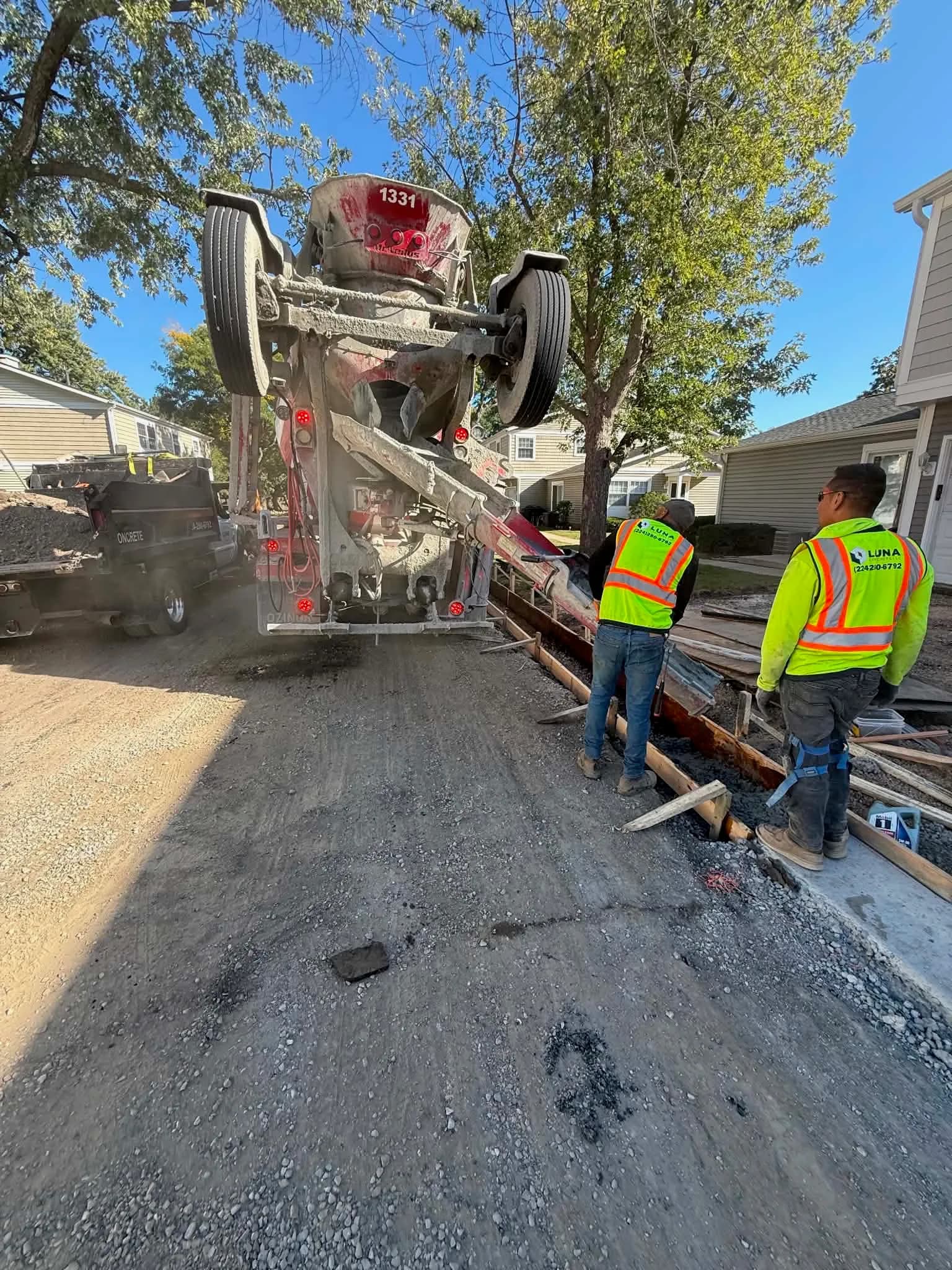 Luna Concrete crew at work on a commercial project